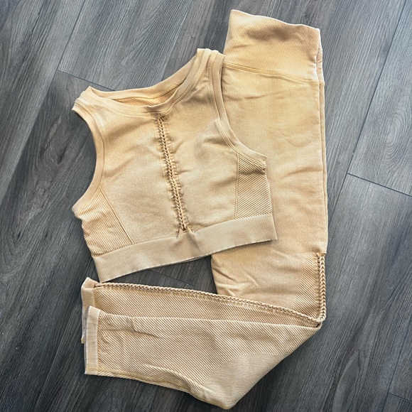 Aerie Set OFFLINE Seamless Macrame High Waisted Legging & Sports Bra, Medium - Picture 7 of 8